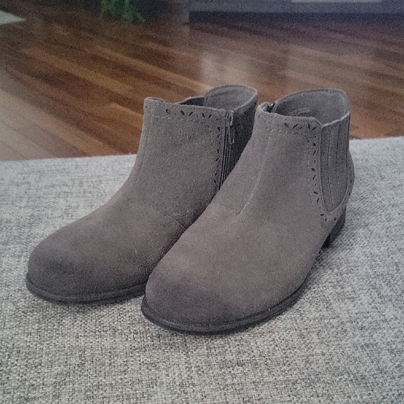Earth Shoes - Earth Charcoal Gray Zip Booties